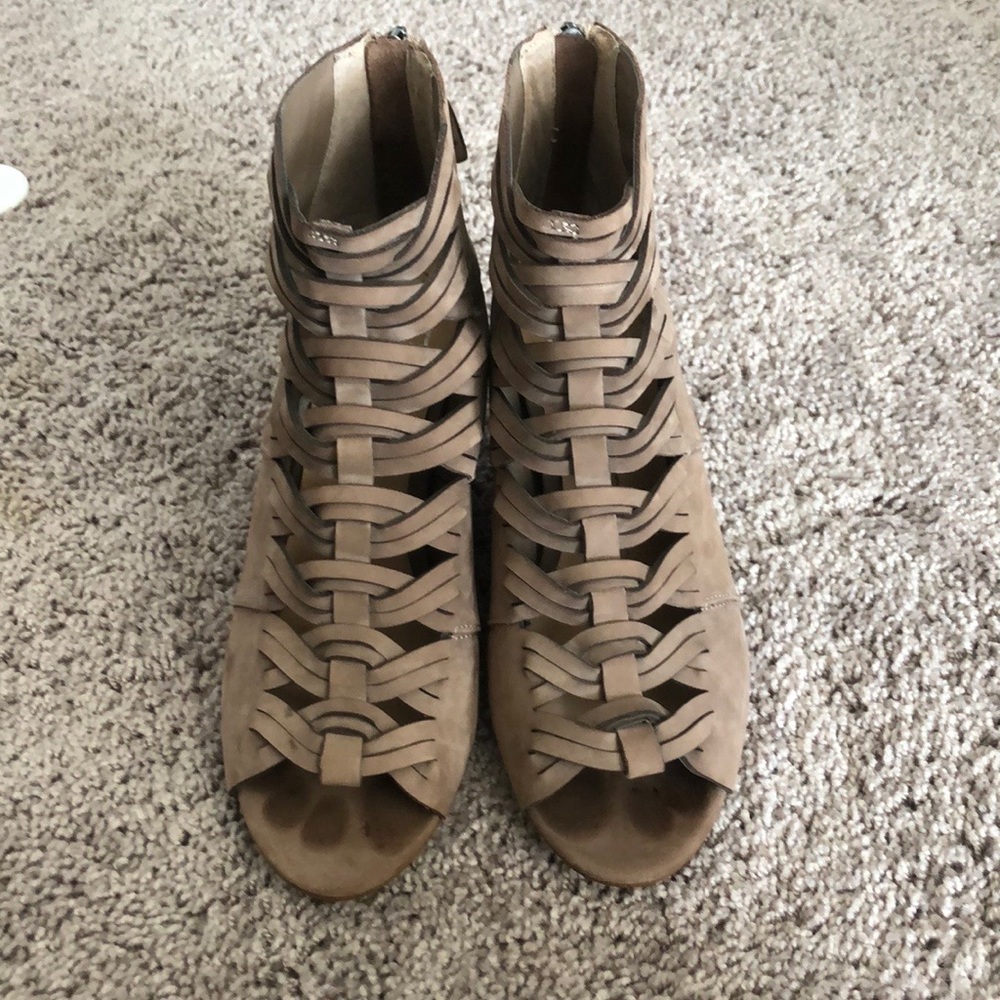 Mauve wedges.